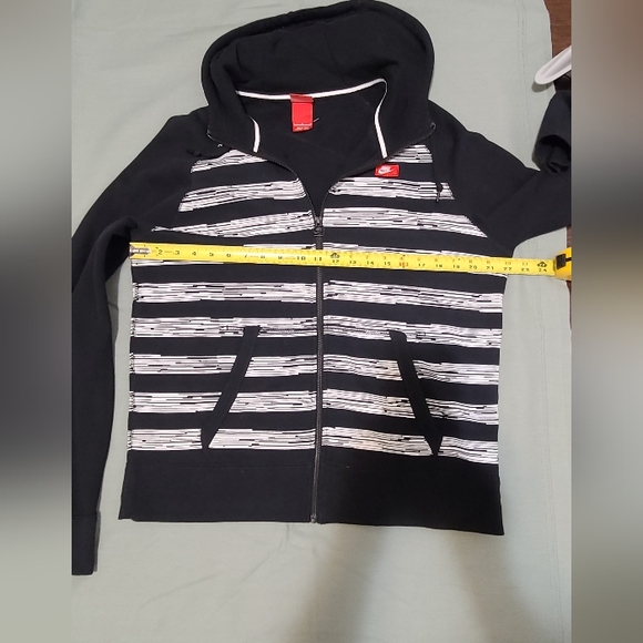 Nike zip up Hoodie - Picture 4 of 8